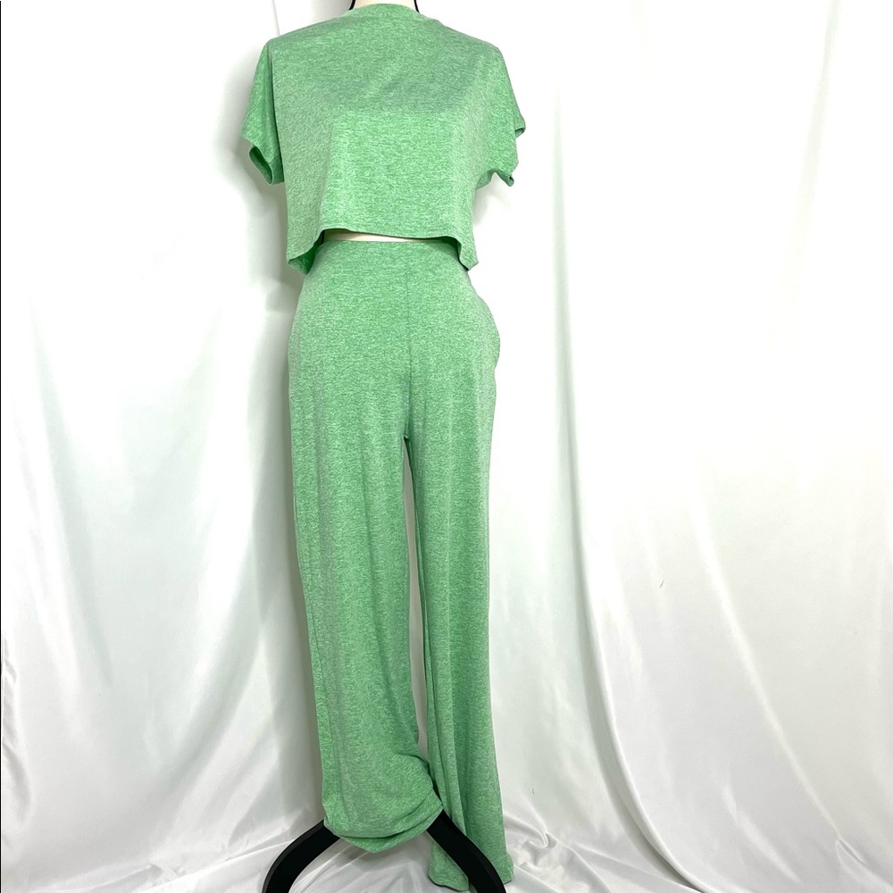 Woman’s crop top 2 piece set